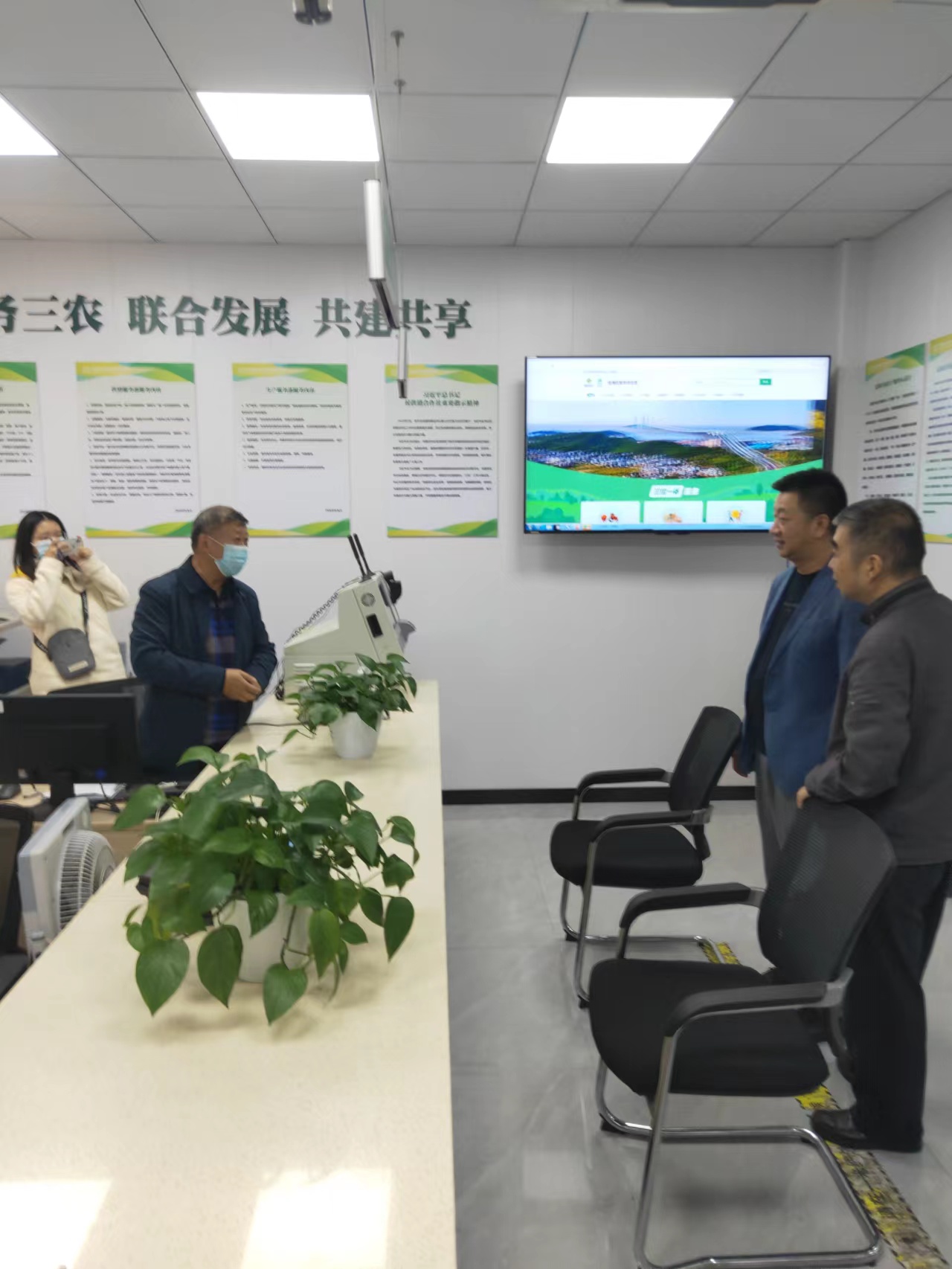 市供销社调研组赴定海区供销社调研指导重点工作